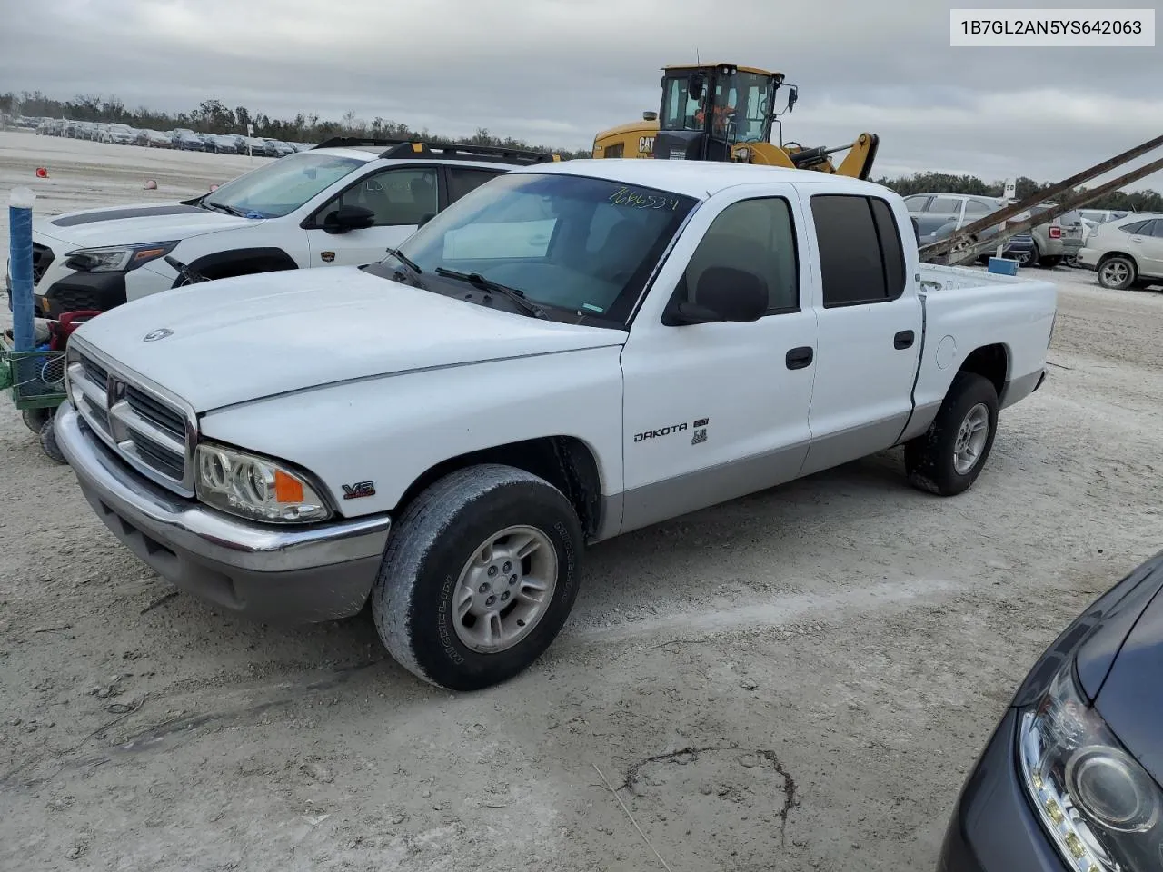 1B7GL2AN5YS642063 2000 Dodge Dakota Quad