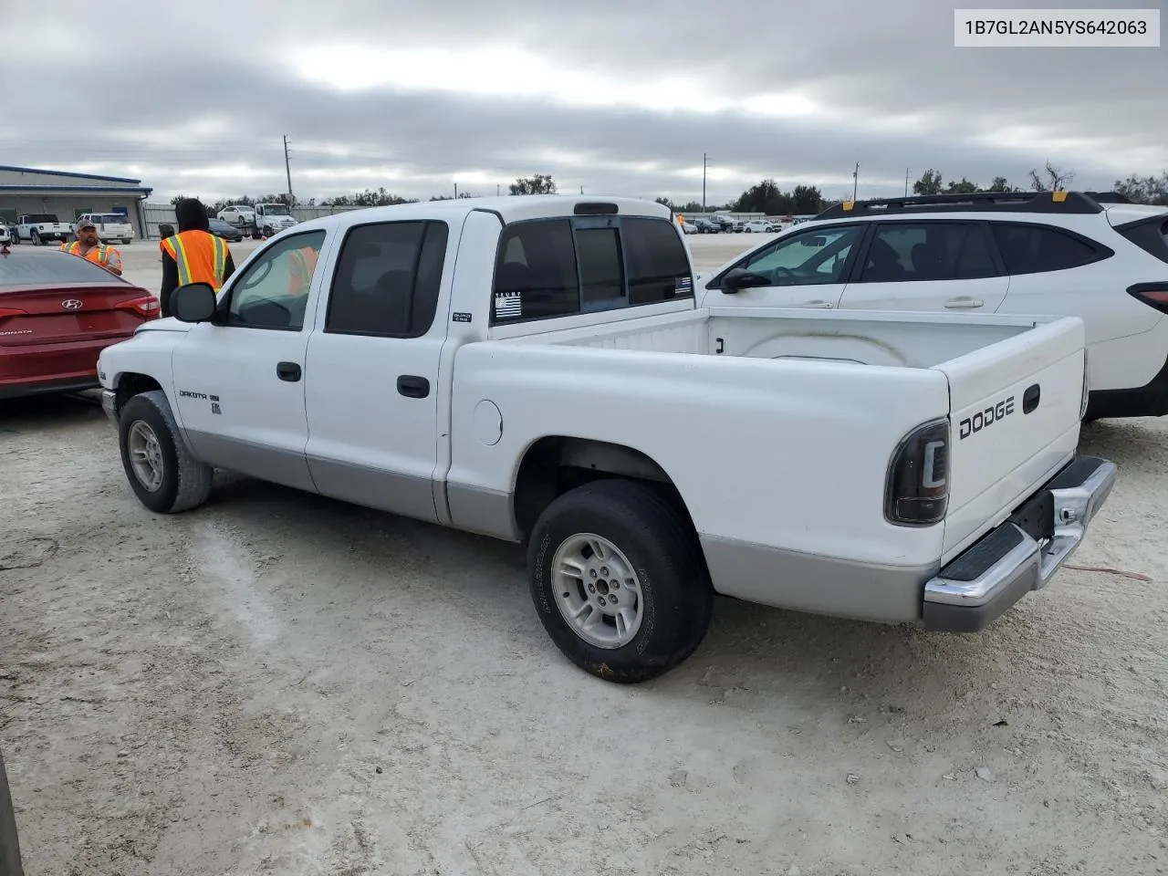 1B7GL2AN5YS642063 2000 Dodge Dakota Quad