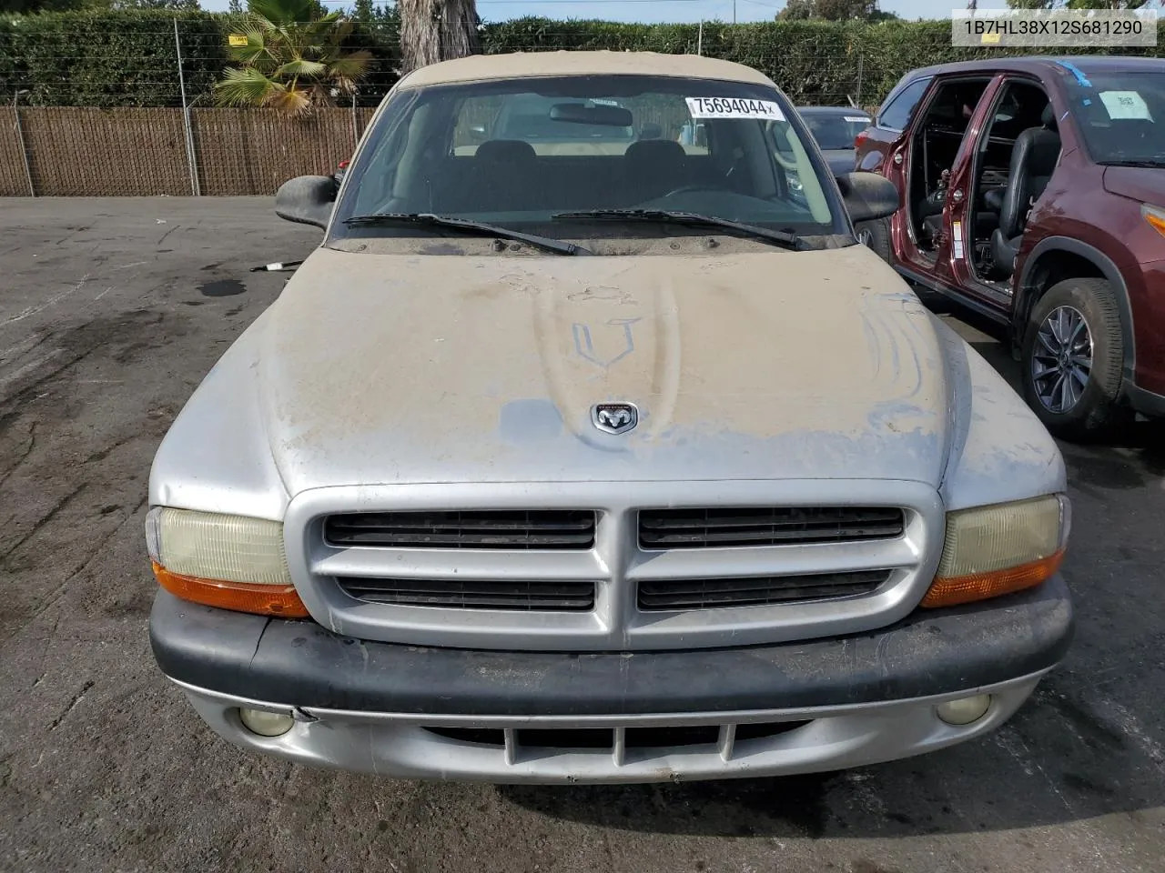 2002 Dodge Dakota Quad Sport VIN: 1B7HL38X12S681290 Lot: 75694044