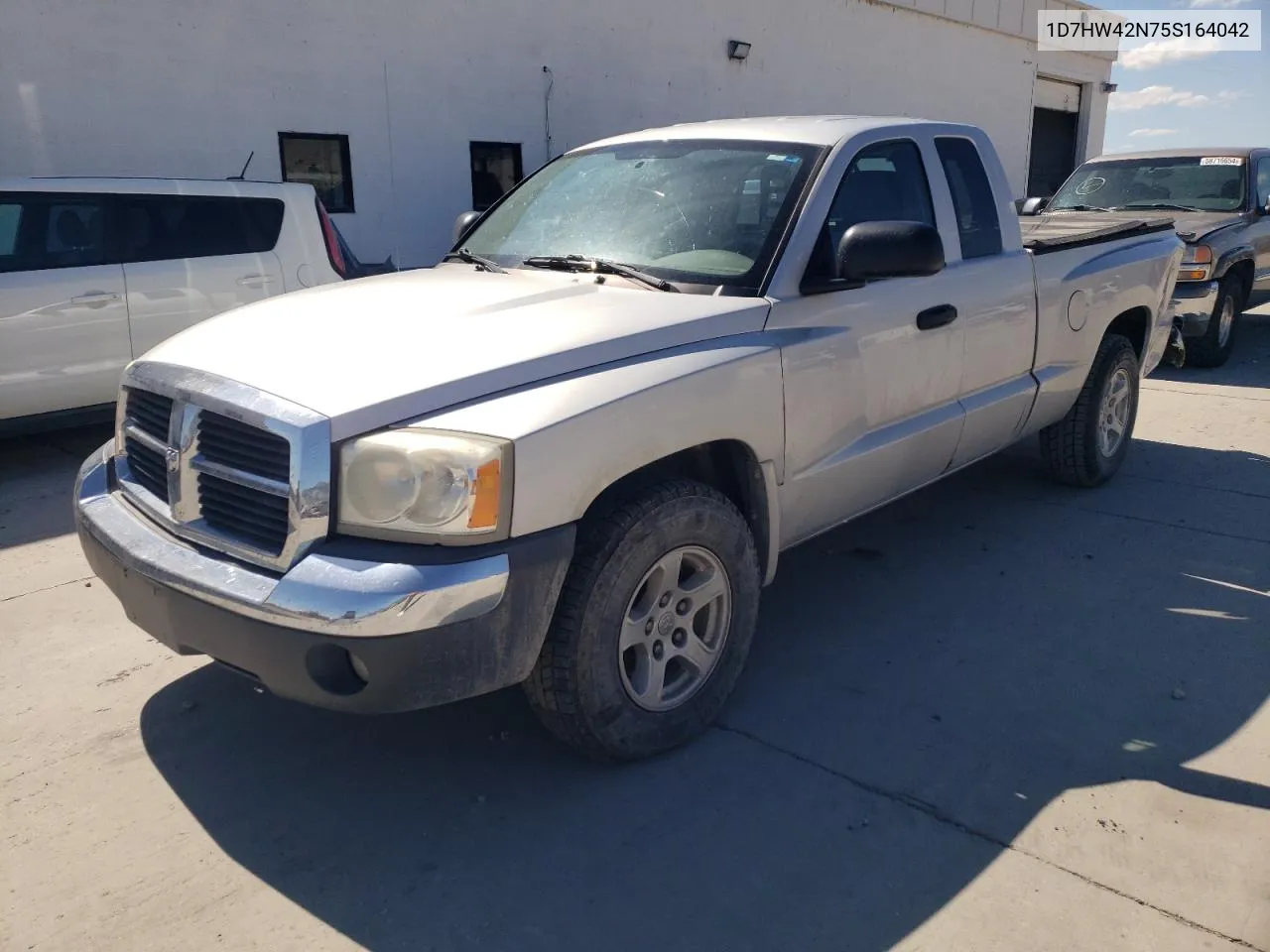 2005 Dodge Dakota Slt VIN: 1D7HW42N75S164042 Lot: 57322854