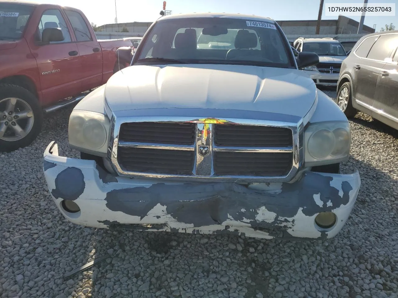 2005 Dodge Dakota Laramie VIN: 1D7HW52N65S257043 Lot: 74013574