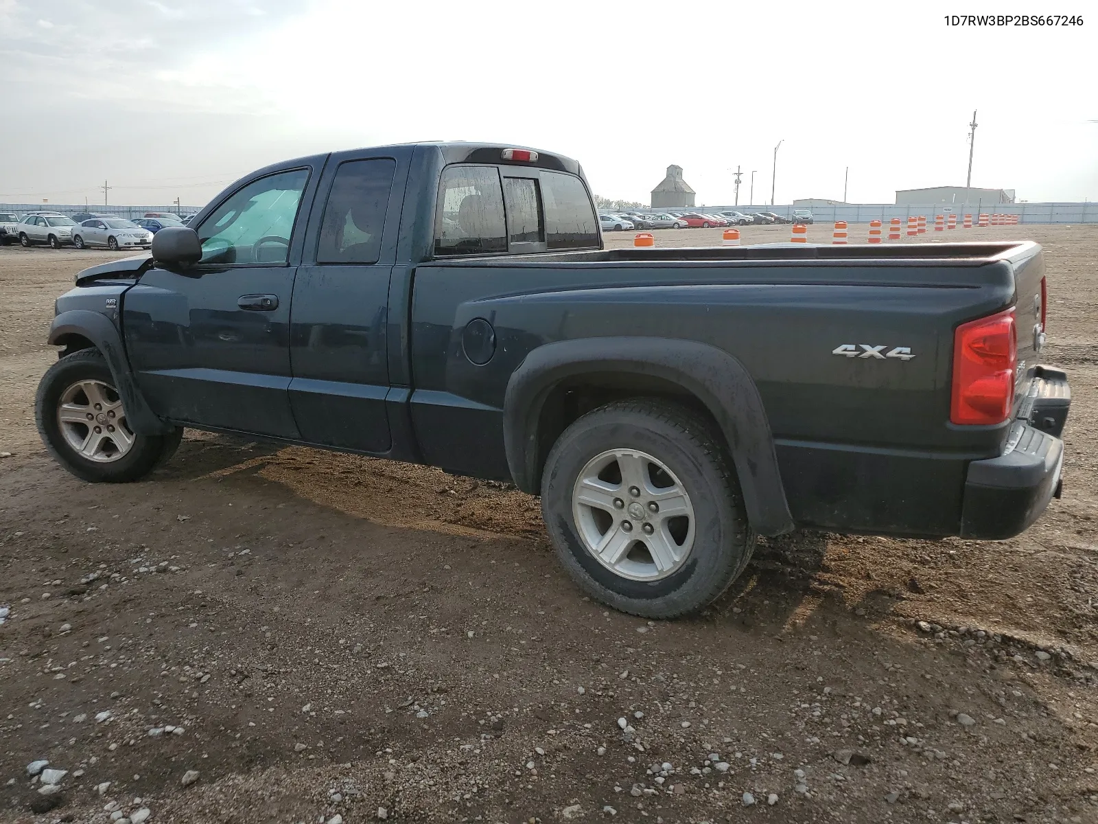 1D7RW3BP2BS667246 2011 Dodge Dakota Slt