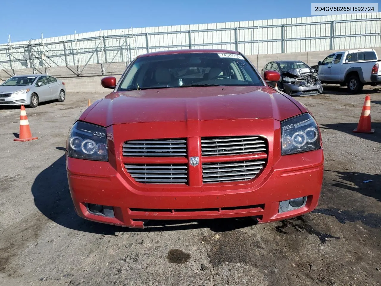 2005 Dodge Magnum R/T VIN: 2D4GV58265H592724 Lot: 74579204