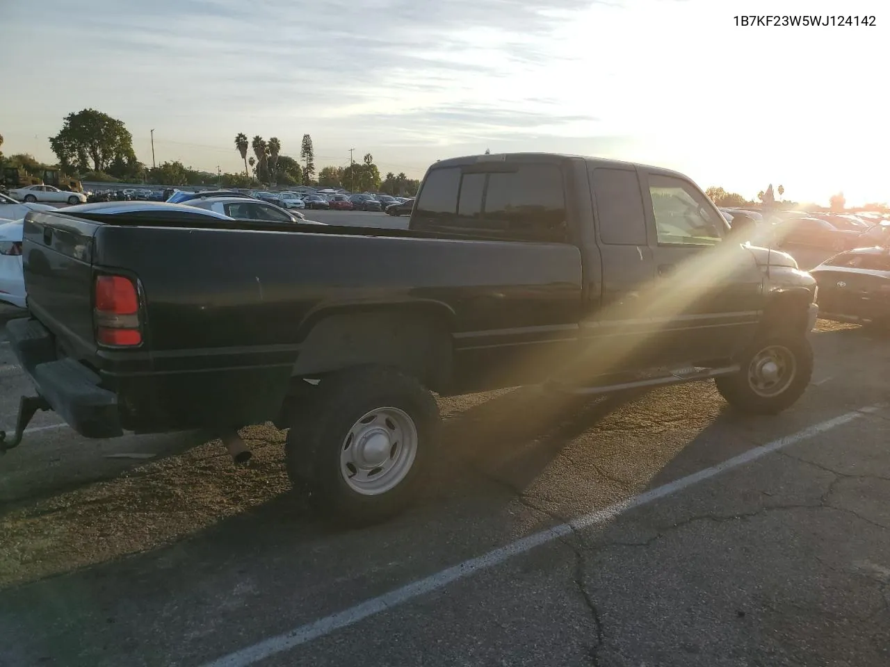 1998 Dodge Ram 2500 VIN: 1B7KF23W5WJ124142 Lot: 79551844