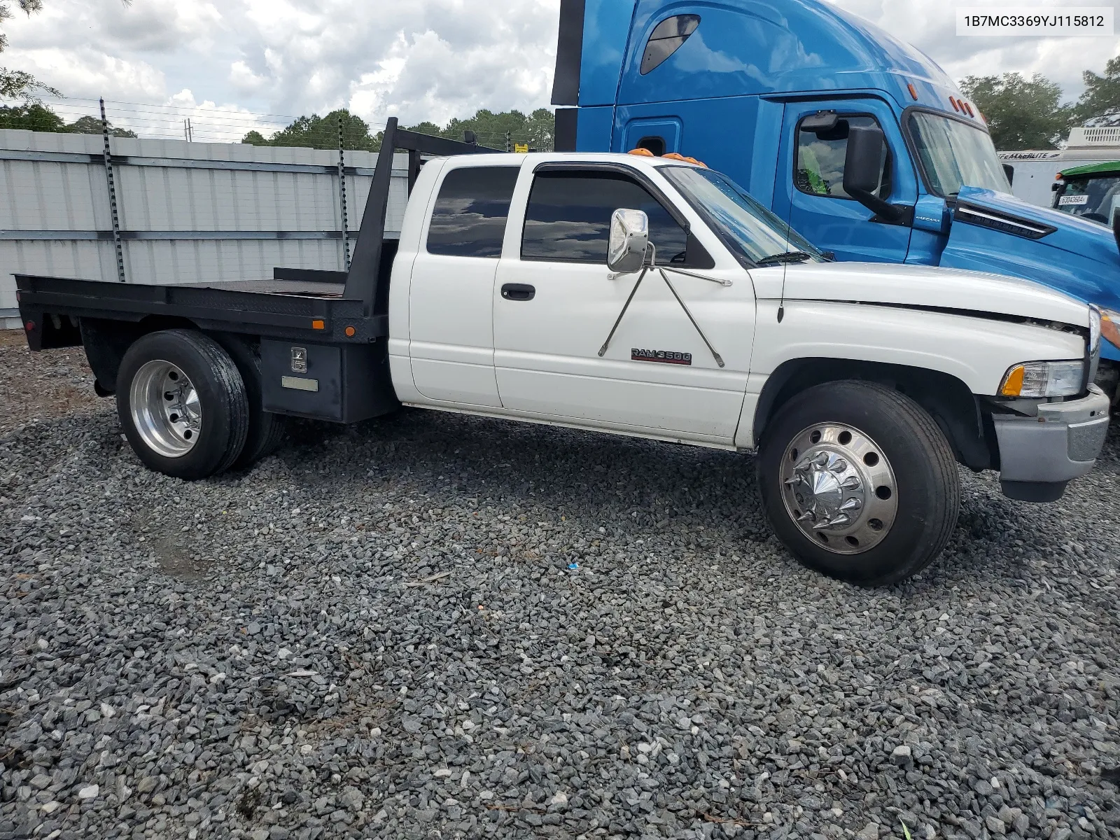 1B7MC3369YJ115812 2000 Dodge Ram 3500