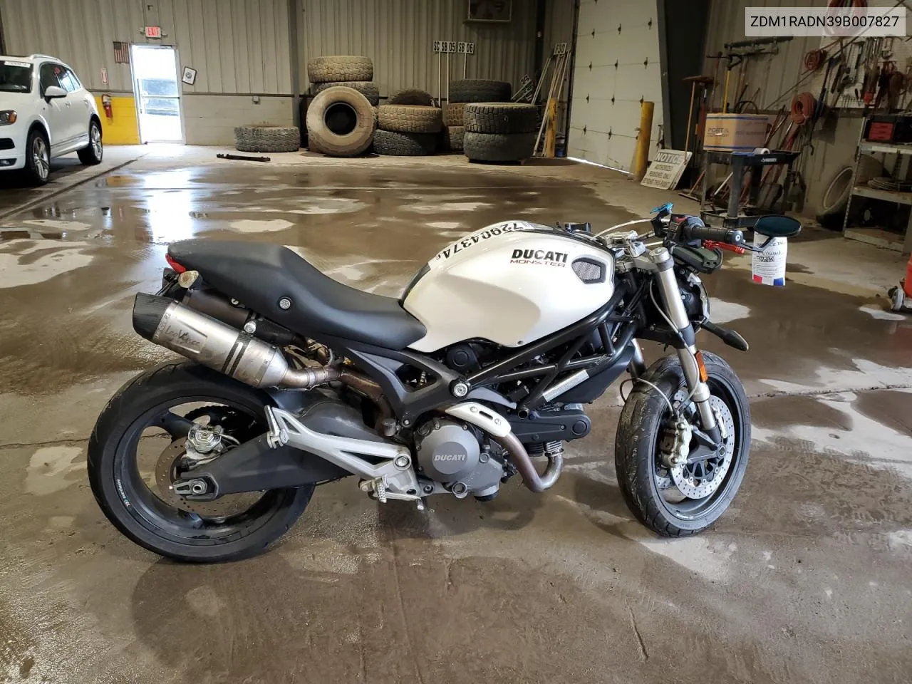 2009 Ducati Monster 696 VIN: ZDM1RADN39B007827 Lot: 72904374