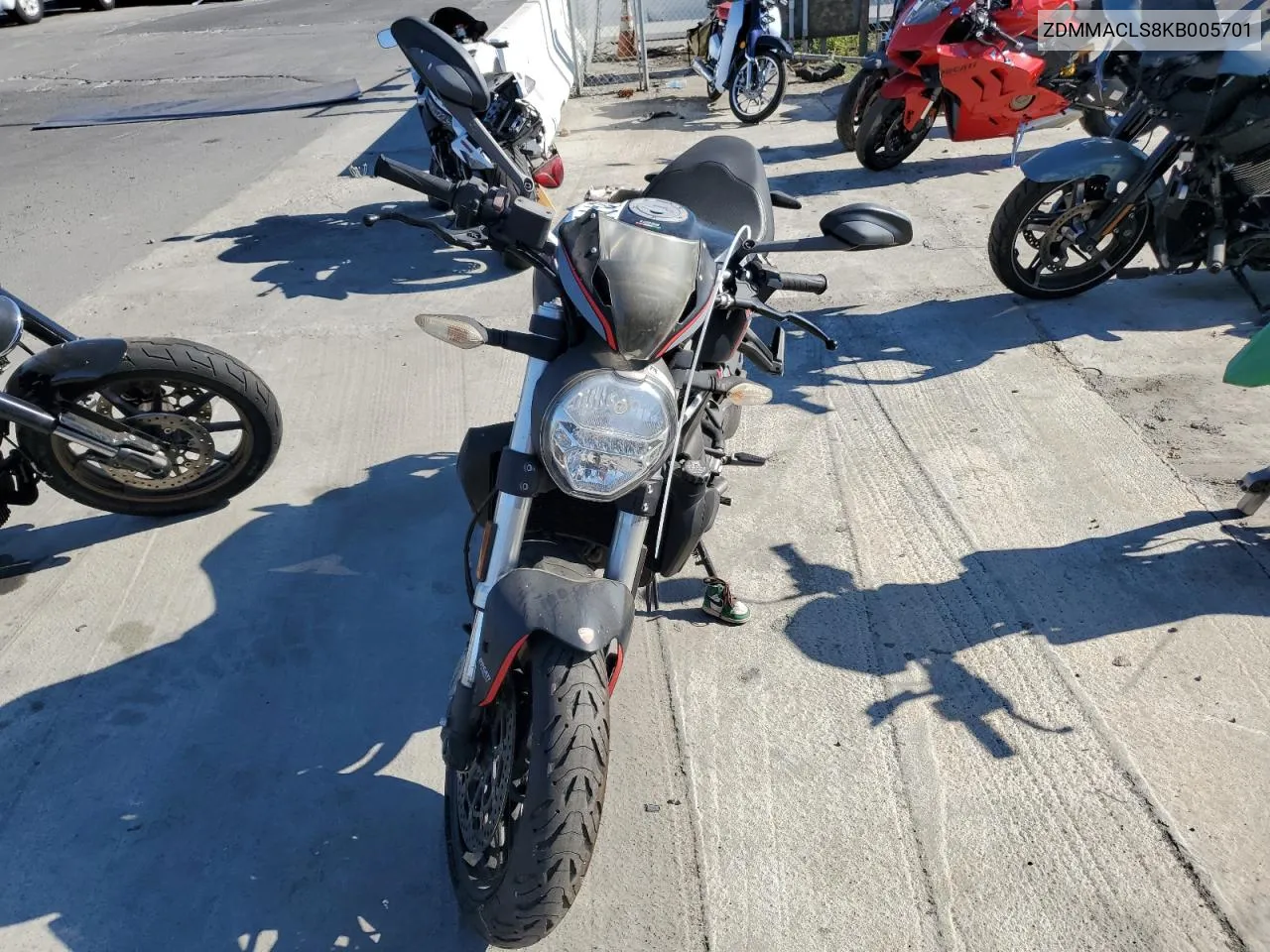 2019 Ducati Monster 821 VIN: ZDMMACLS8KB005701 Lot: 68802444