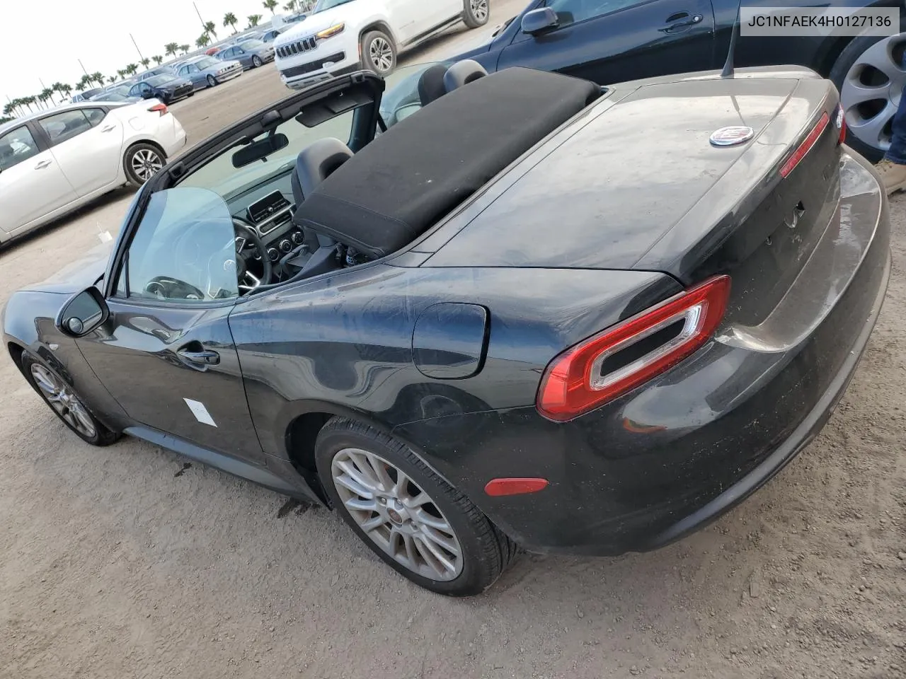 JC1NFAEK4H0127136 2017 Fiat 124 Spider Classica