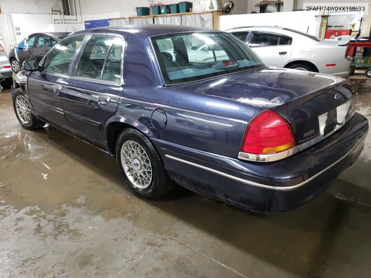 2FAFP74W0YX158693 2000 Ford Crown Victoria Lx