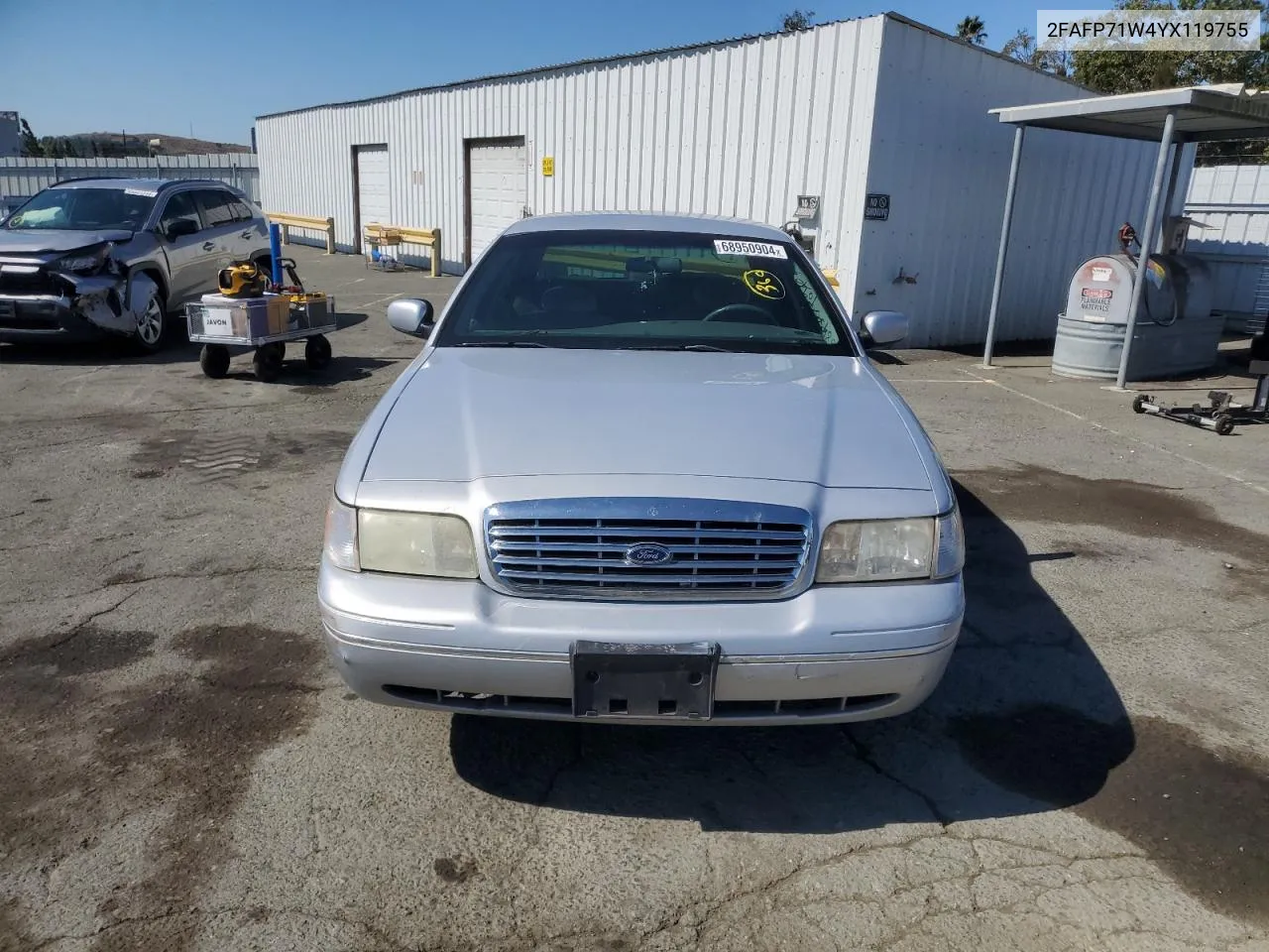 2000 Ford Crown Victoria Police Interceptor VIN: 2FAFP71W4YX119755 Lot: 68950904