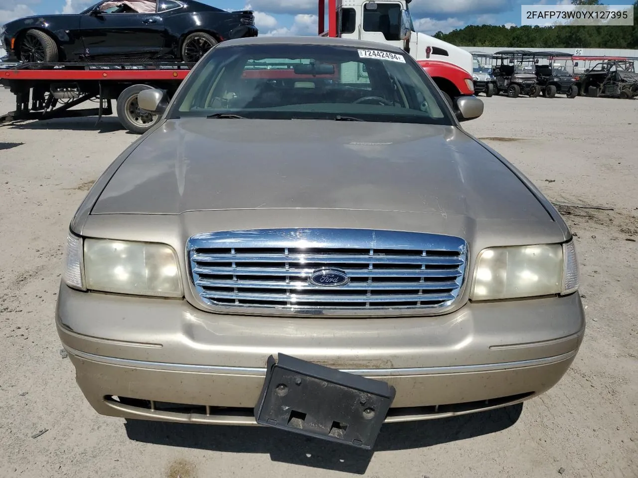 2FAFP73W0YX127395 2000 Ford Crown Victoria