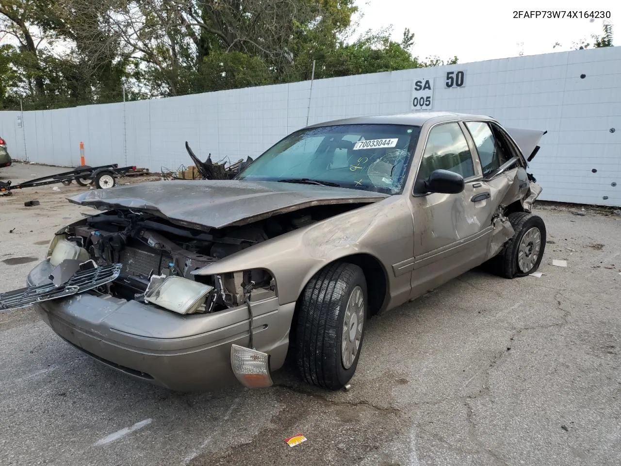 2004 Ford Crown Victoria VIN: 2FAFP73W74X164230 Lot: 70033044