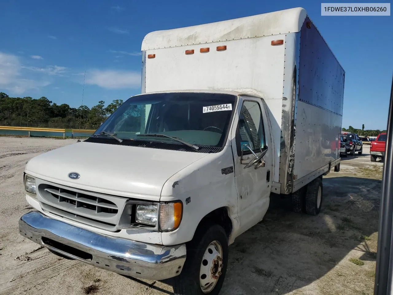 1999 Ford Econoline E350 Super Duty Commercial Cutaway Van VIN: 1FDWE37L0XHB06260 Lot: 74055544