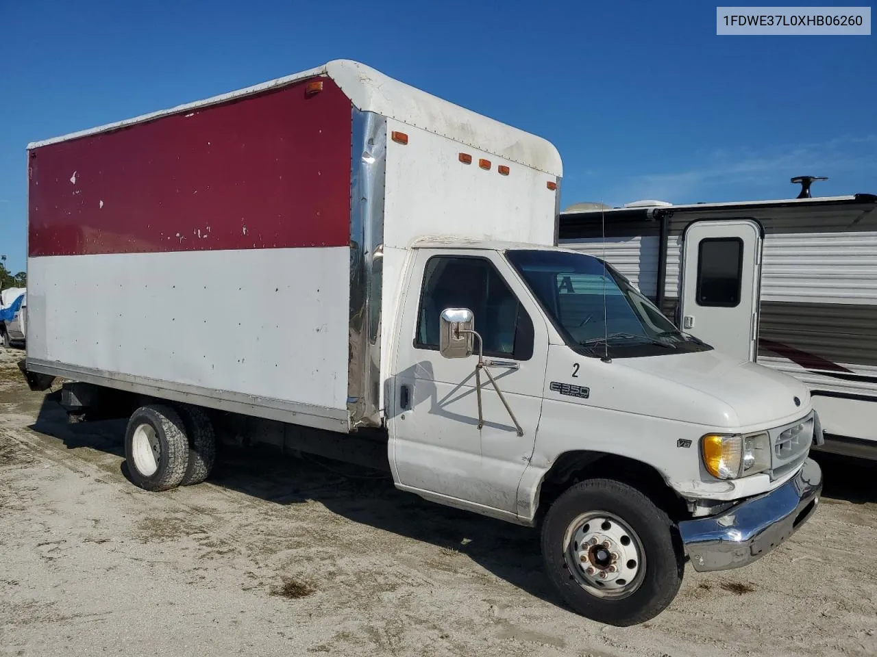 1999 Ford Econoline E350 Super Duty Commercial Cutaway Van VIN: 1FDWE37L0XHB06260 Lot: 74055544