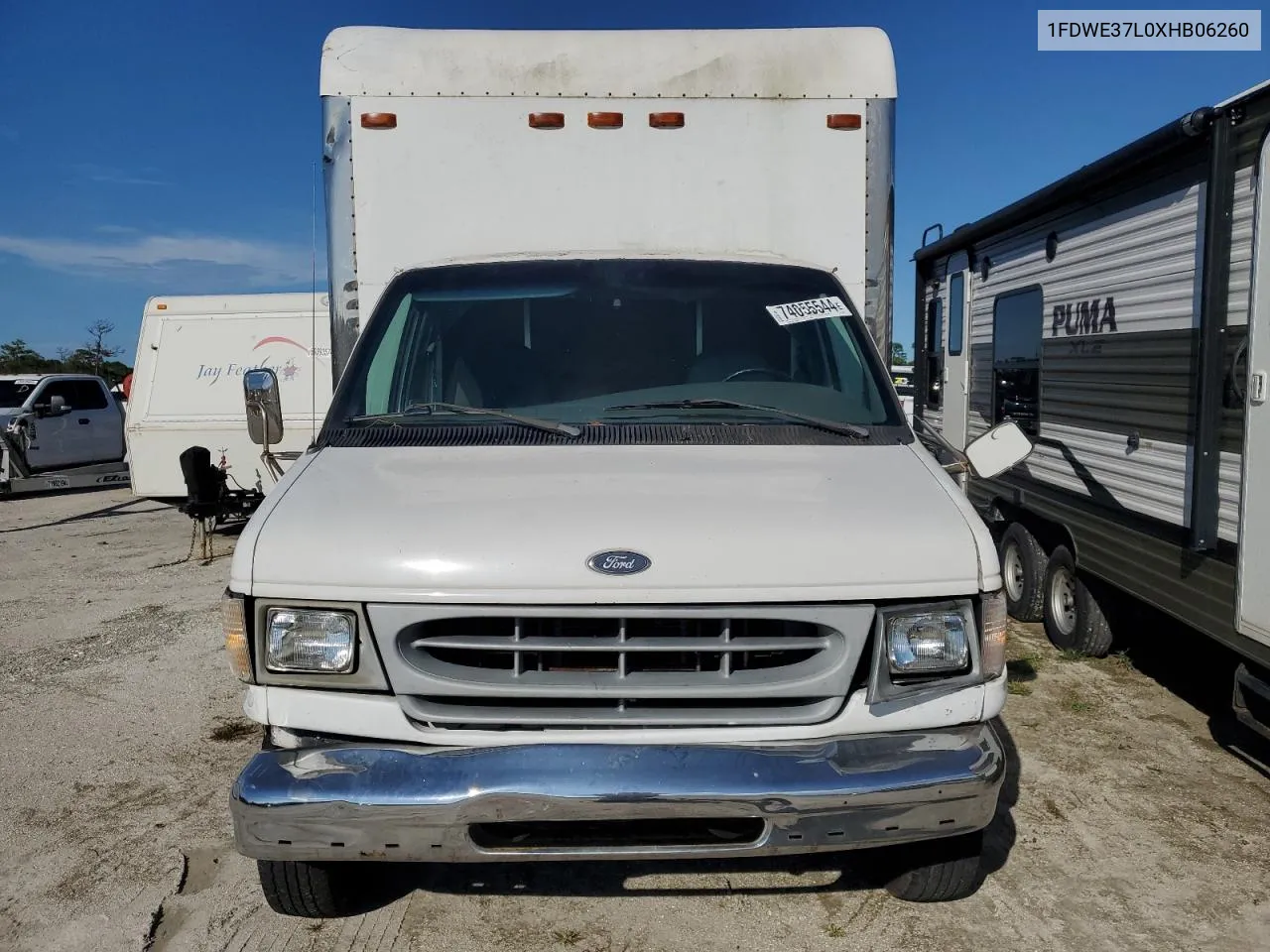 1999 Ford Econoline E350 Super Duty Commercial Cutaway Van VIN: 1FDWE37L0XHB06260 Lot: 74055544