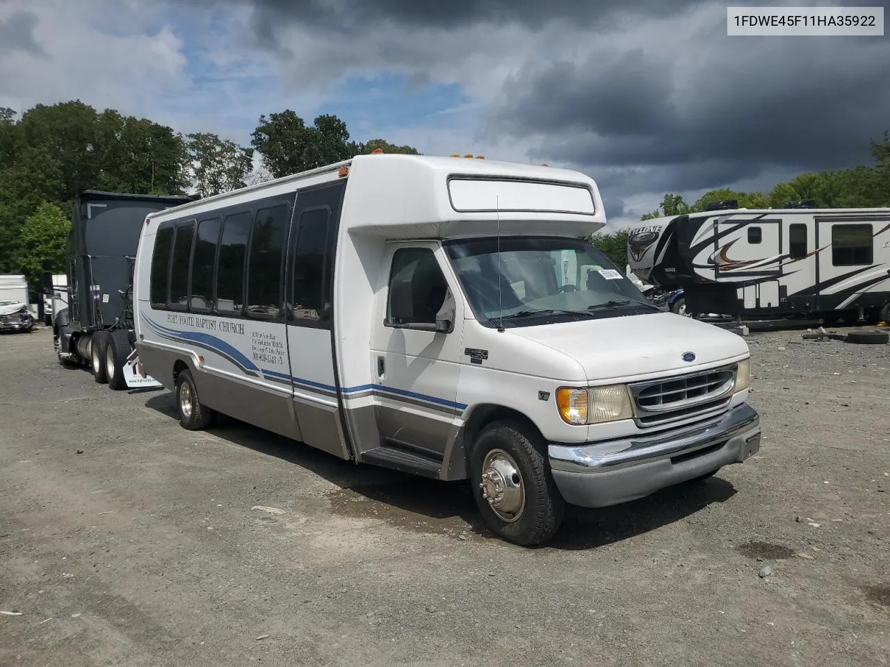 2001 Ford Econoline E450 Super Duty Cutaway Van VIN: 1FDWE45F11HA35922 Lot: 65556164