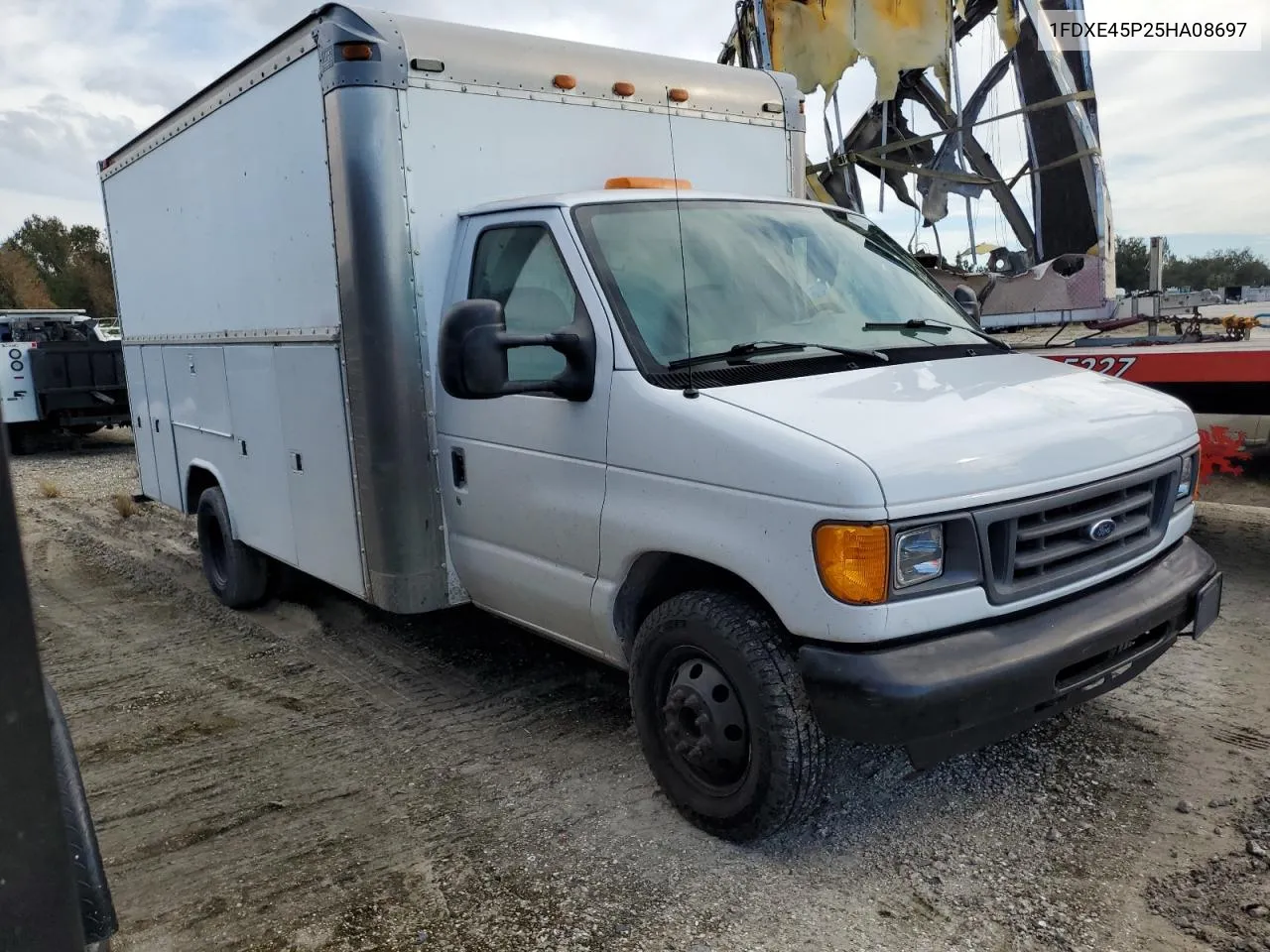 2005 Ford Econoline E450 Super Duty Cutaway Van VIN: 1FDXE45P25HA08697 Lot: 76033804