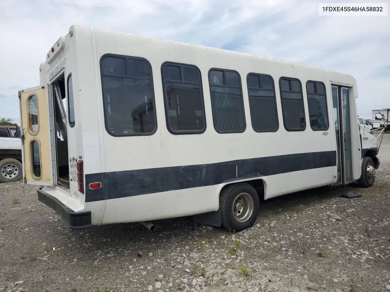 2006 Ford Econoline E450 Super Duty Cutaway Van VIN: 1FDXE45S46HA58832 Lot: 76888154