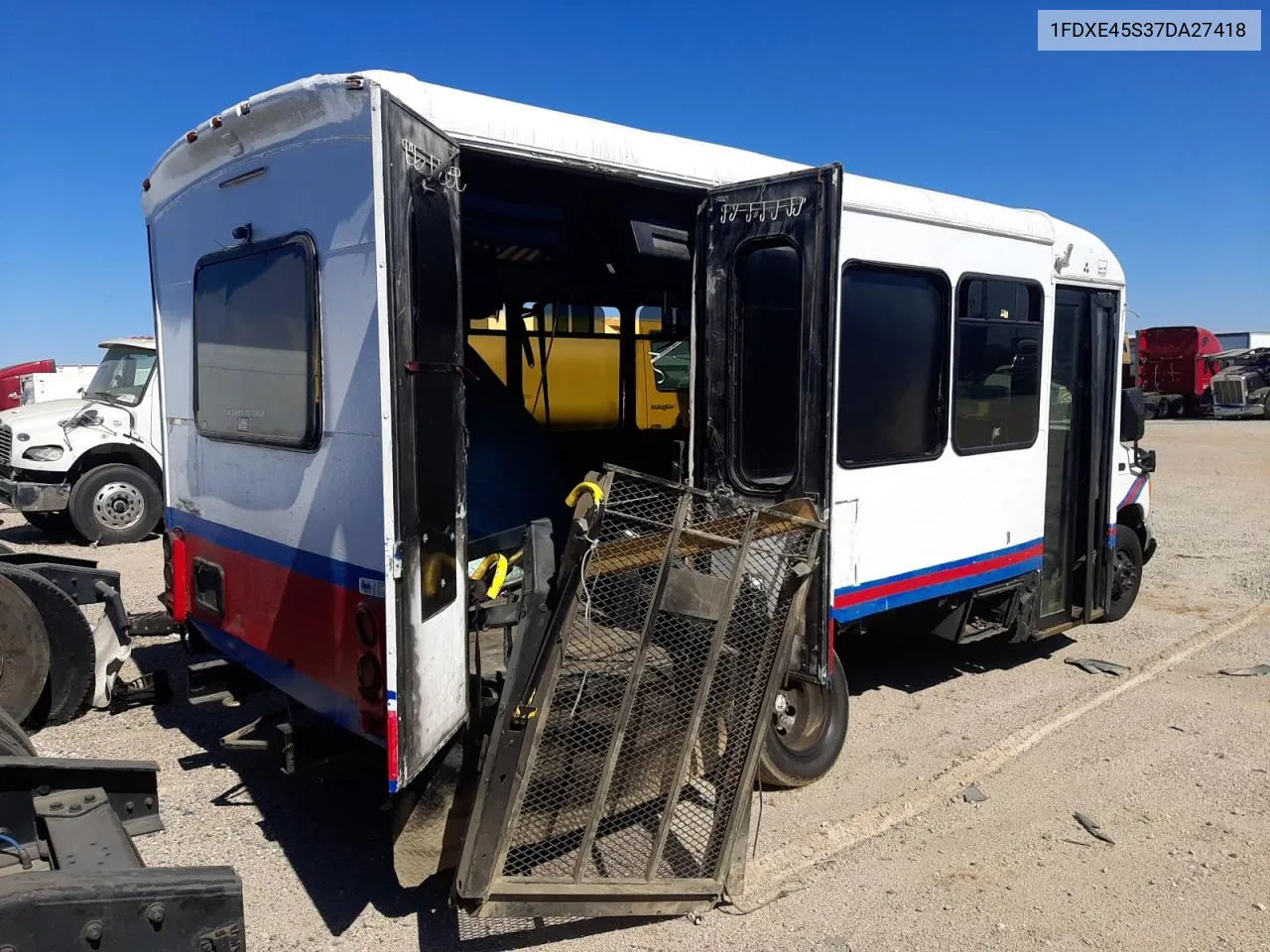 2007 Ford Econoline E450 Super Duty Cutaway Van VIN: 1FDXE45S37DA27418 Lot: 61564254