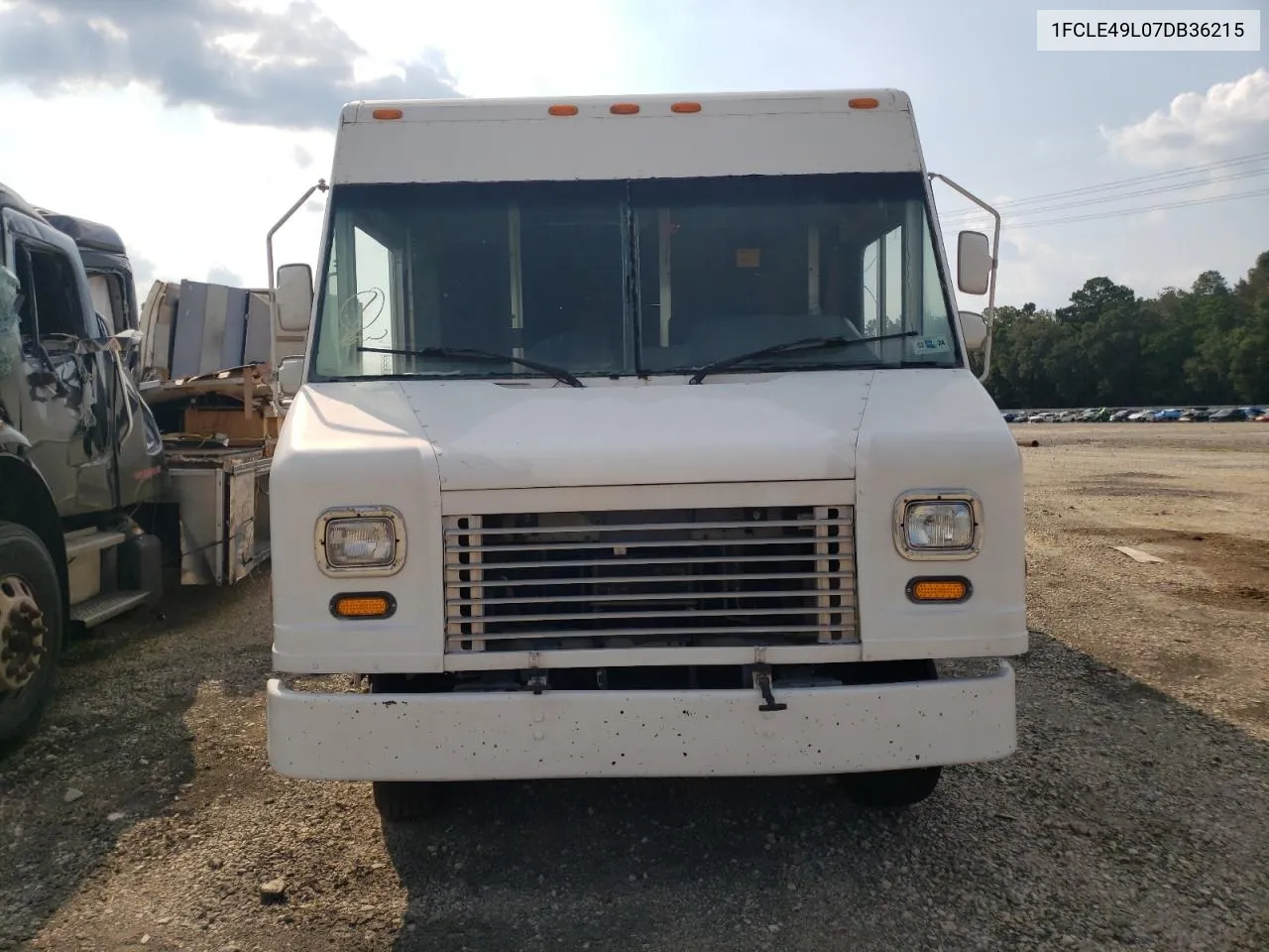 1FCLE49L07DB36215 2007 Ford Econoline E450 Super Duty Commercial Stripped Chassis