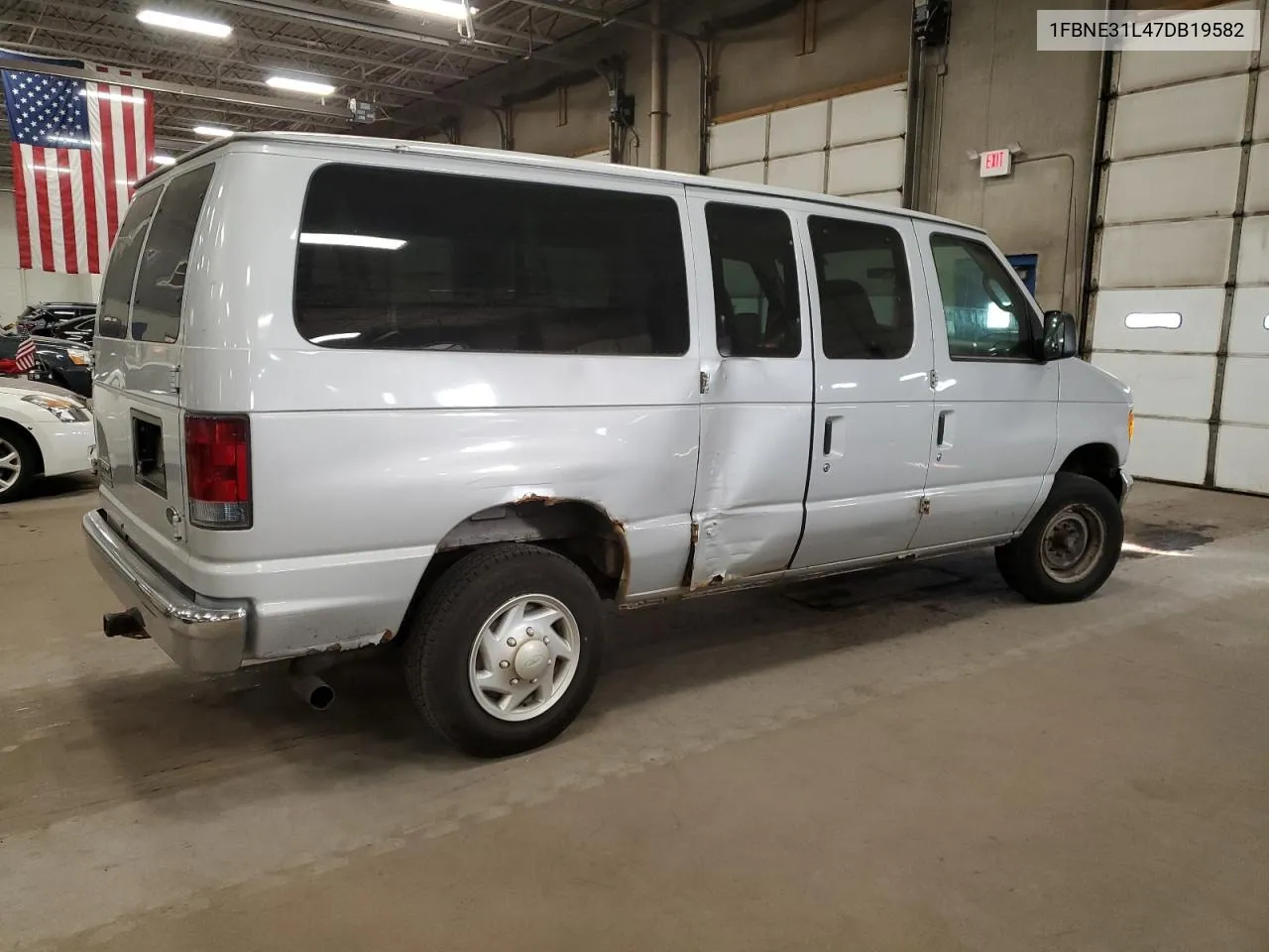 2007 Ford Econoline E350 Super Duty Wagon VIN: 1FBNE31L47DB19582 Lot: 76910234