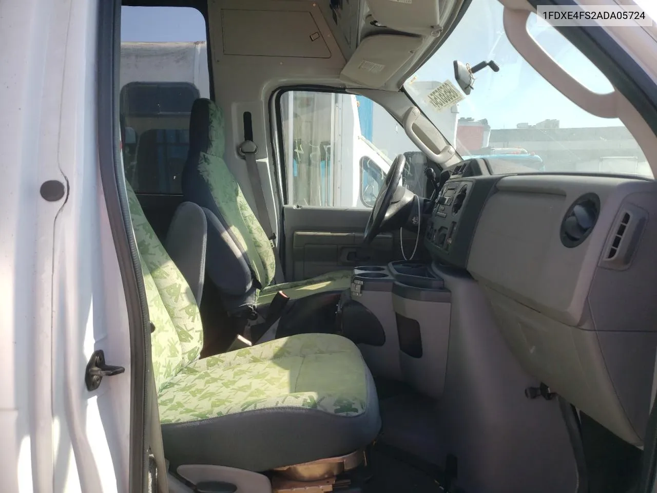 2010 Ford Econoline E450 Super Duty Cutaway Van VIN: 1FDXE4FS2ADA05724 Lot: 69535754