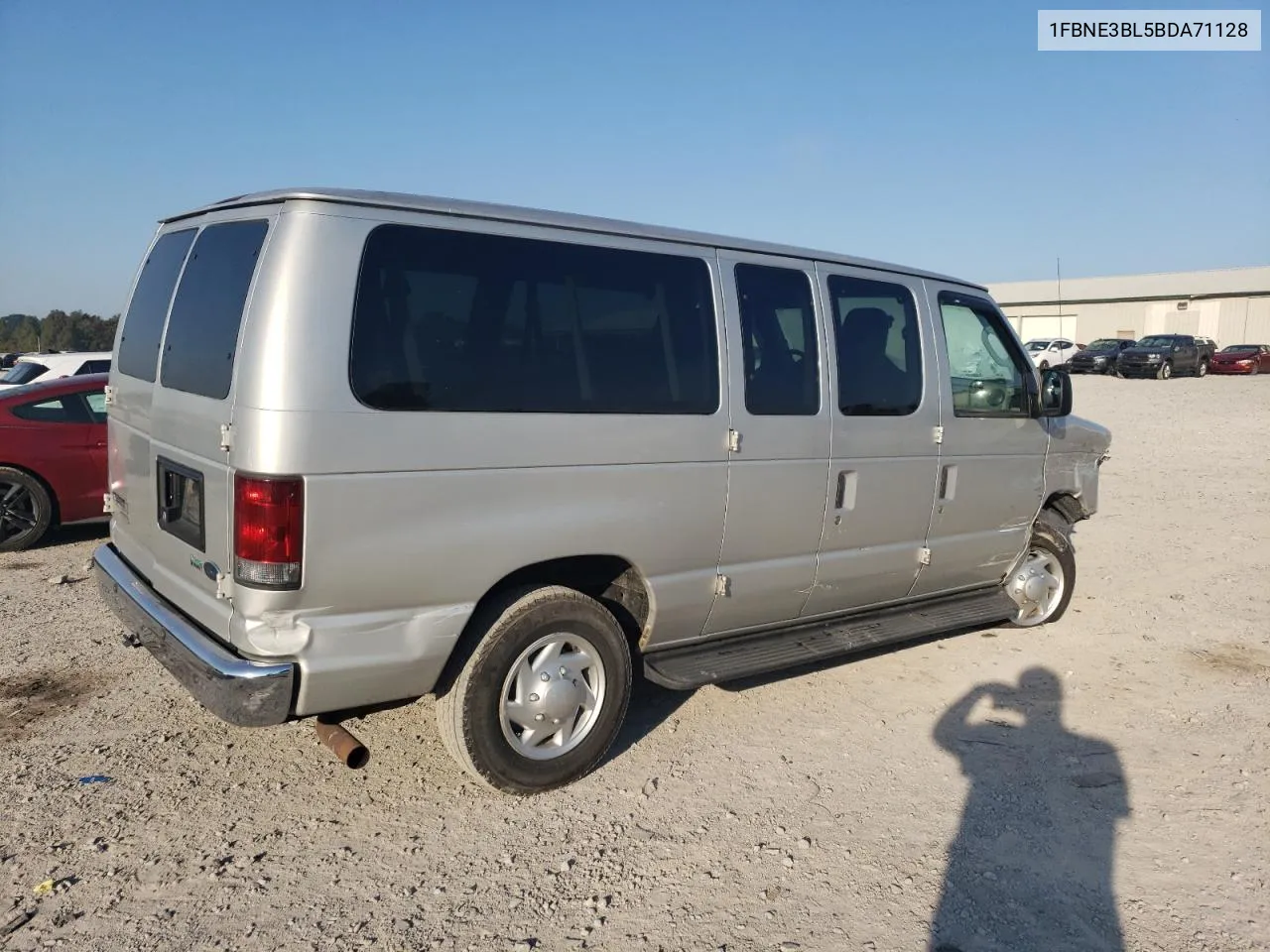 2011 Ford Econoline E350 Super Duty Wagon VIN: 1FBNE3BL5BDA71128 Lot: 72236784