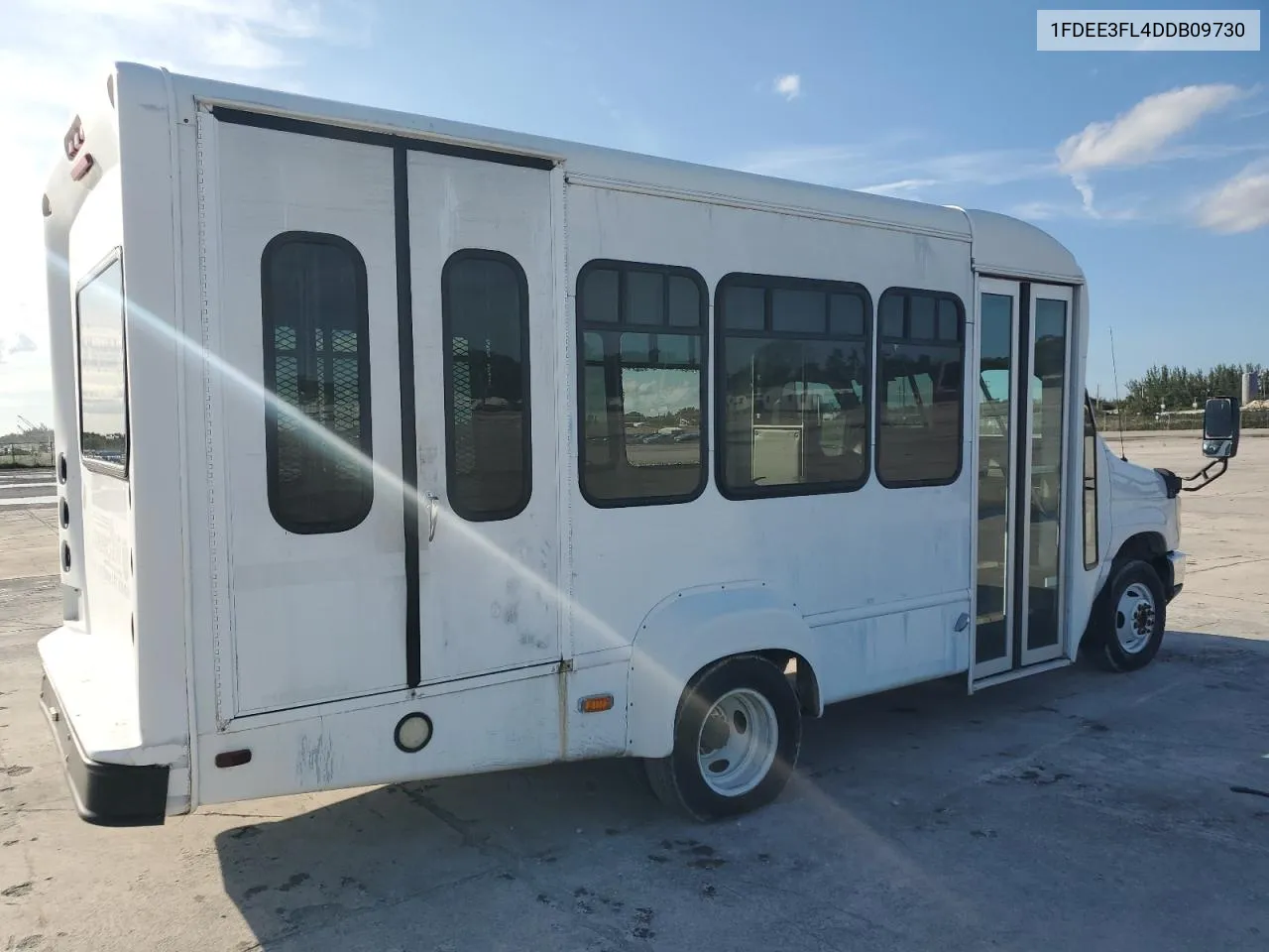 2013 Ford Econoline E350 Super Duty Cutaway Van VIN: 1FDEE3FL4DDB09730 Lot: 75062364