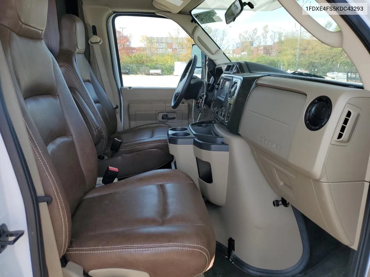 2019 Ford Econoline E450 Super Duty Cutaway Van VIN: 1FDXE4FS5KDC43293 Lot: 77540774