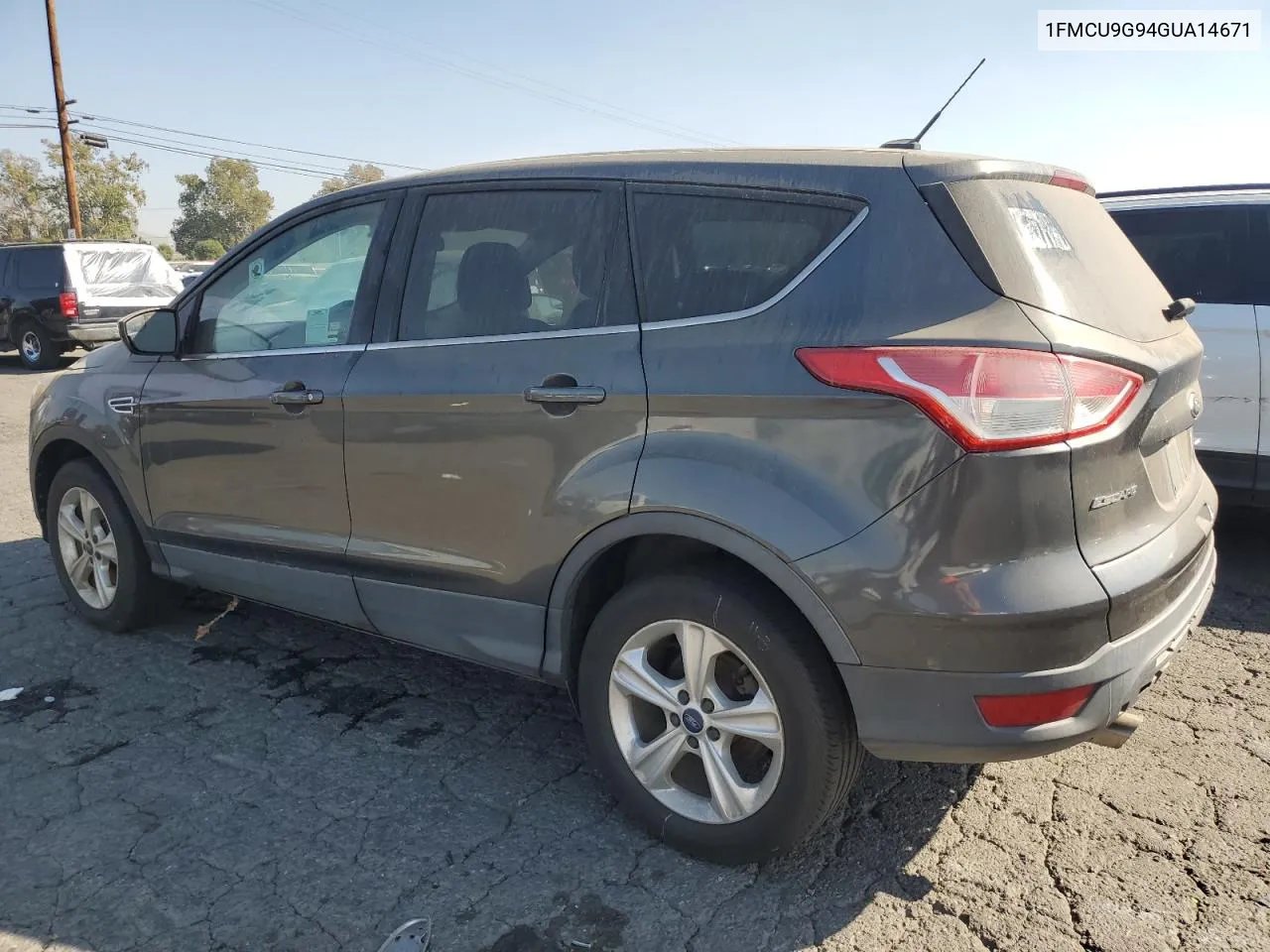 1FMCU9G94GUA14671 2016 Ford Escape Se