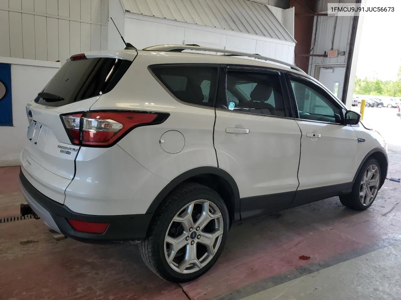 1FMCU9J91JUC56673 2018 Ford Escape Titanium