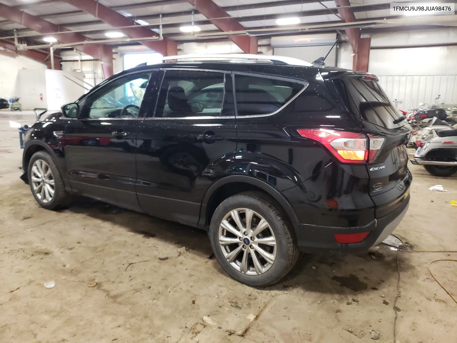 1FMCU9J98JUA98476 2018 Ford Escape Titanium