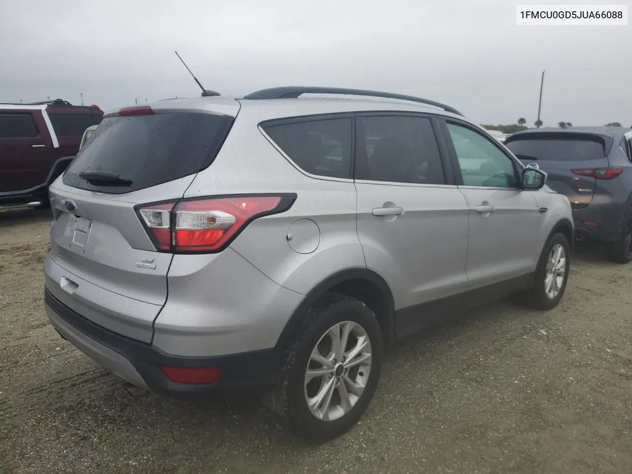 1FMCU0GD5JUA66088 2018 Ford Escape Se