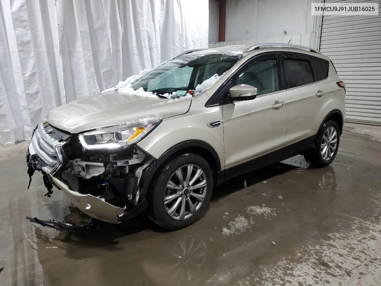 1FMCU9J91JUB16025 2018 Ford Escape Titanium