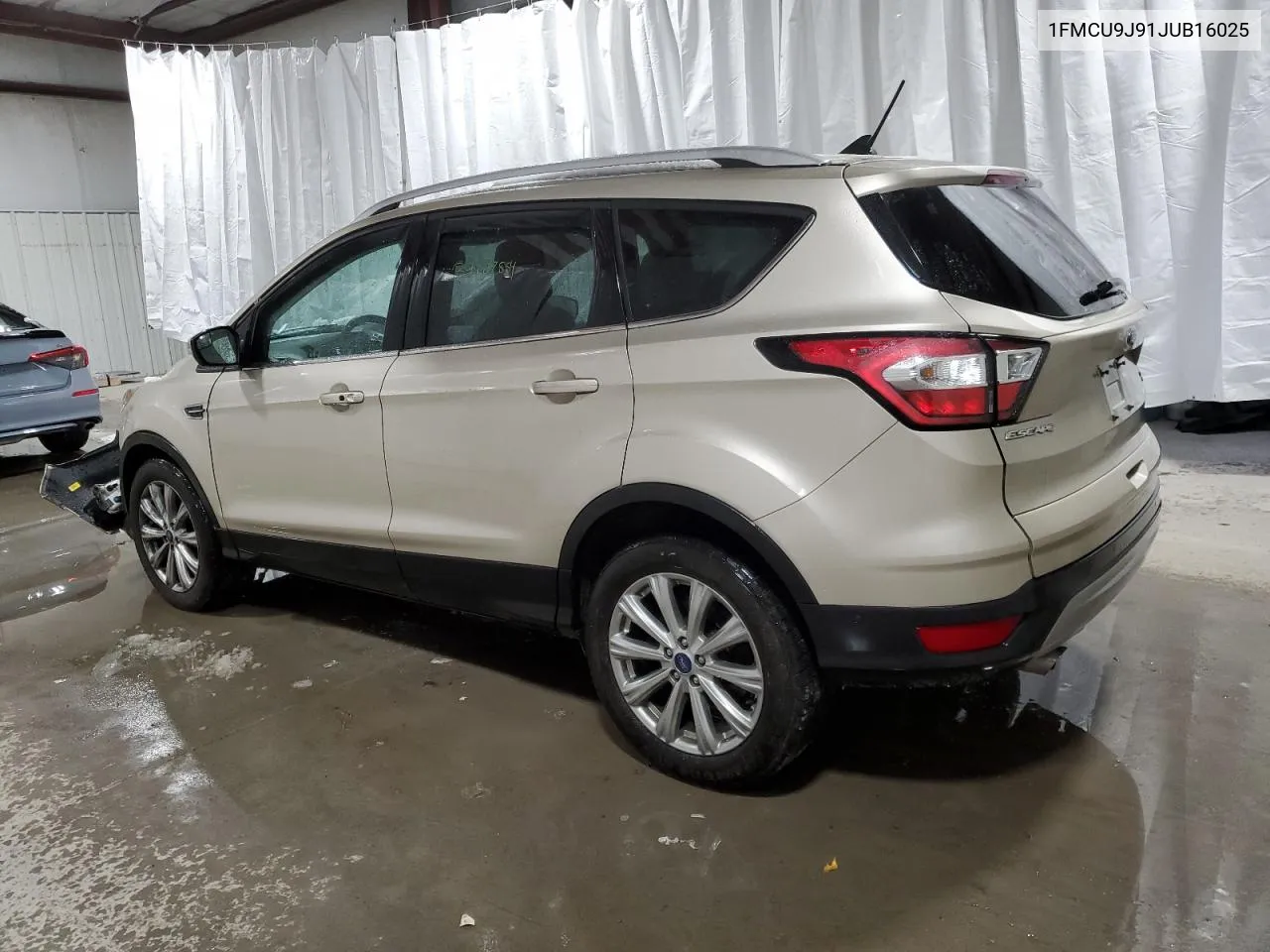 1FMCU9J91JUB16025 2018 Ford Escape Titanium