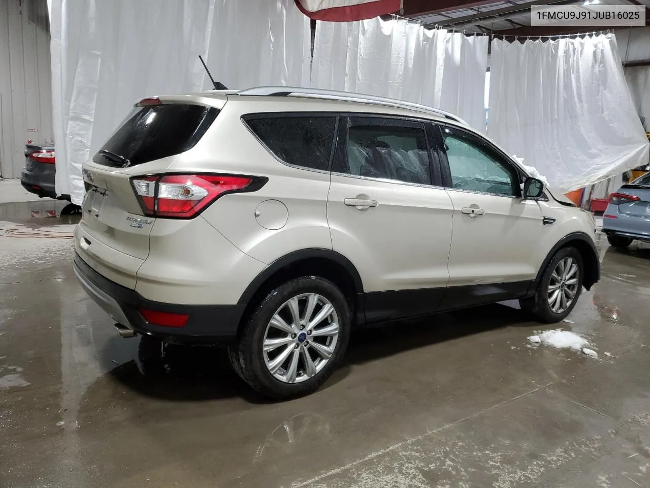 1FMCU9J91JUB16025 2018 Ford Escape Titanium