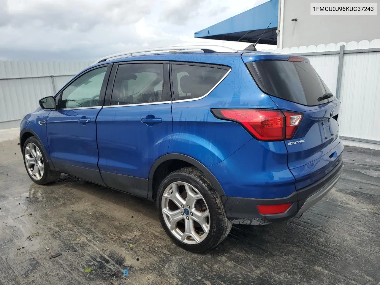 1FMCU0J96KUC37243 2019 Ford Escape Titanium