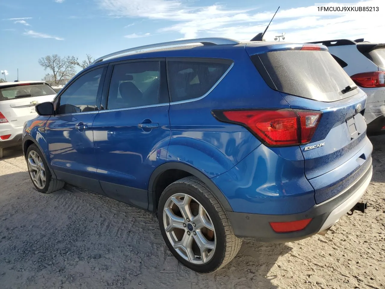 1FMCU0J9XKUB85213 2019 Ford Escape Titanium