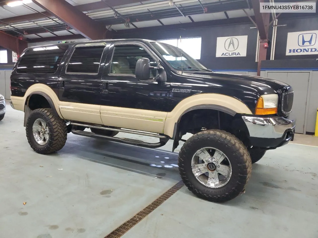 2000 Ford Excursion Limited VIN: 1FMNU43S5YEB16738 Lot: 77678144