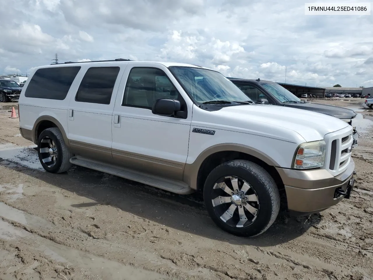 1FMNU44L25ED41086 2005 Ford Excursion Eddie Bauer