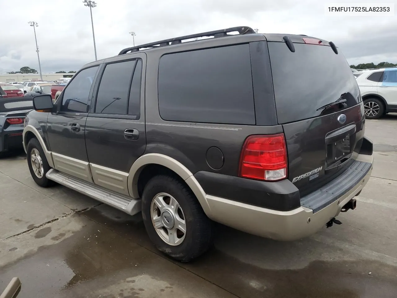 2005 Ford Expedition Eddie Bauer VIN: 1FMFU17525LA82353 Lot: 74686204