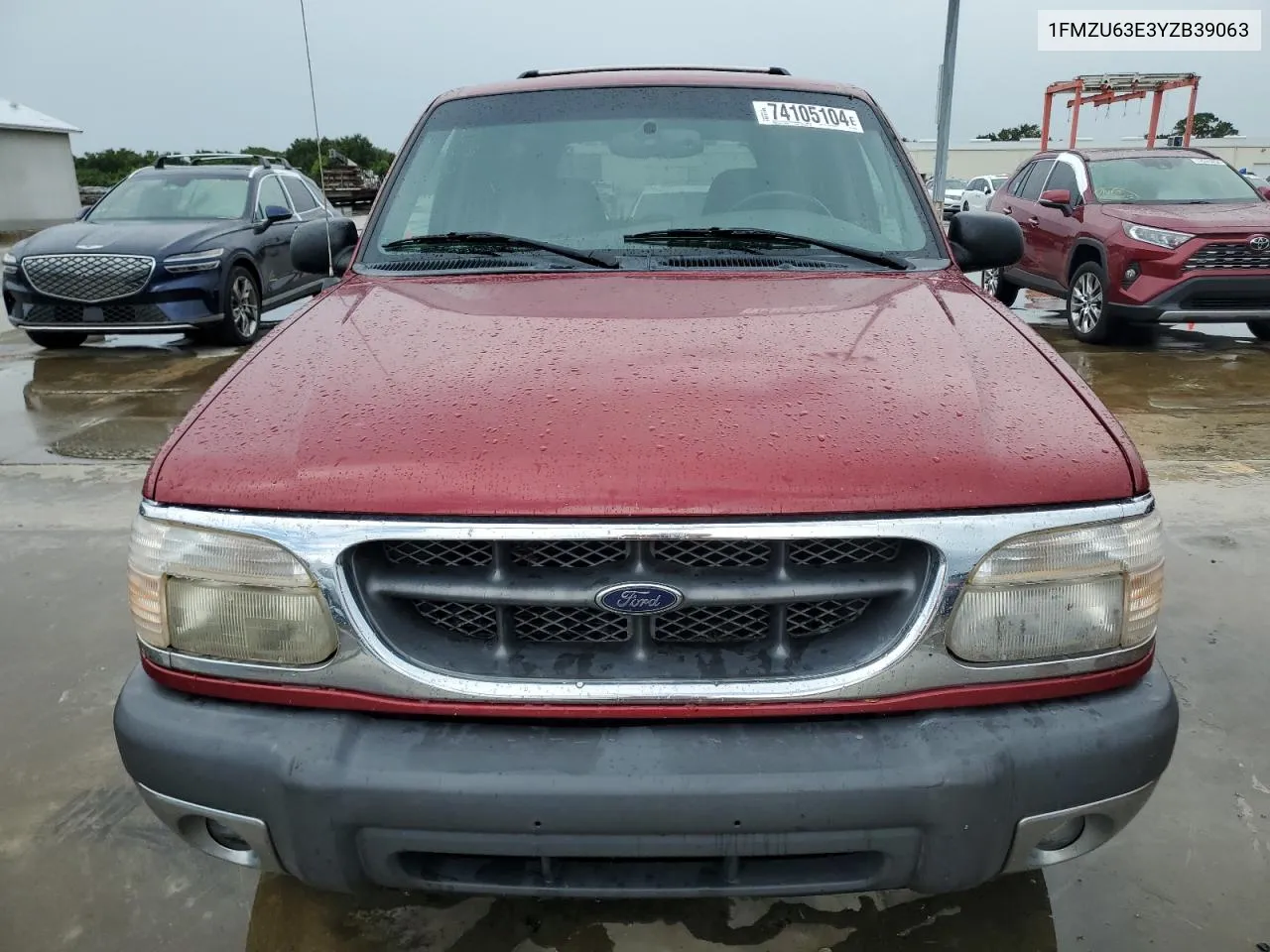 1FMZU63E3YZB39063 2000 Ford Explorer Xlt