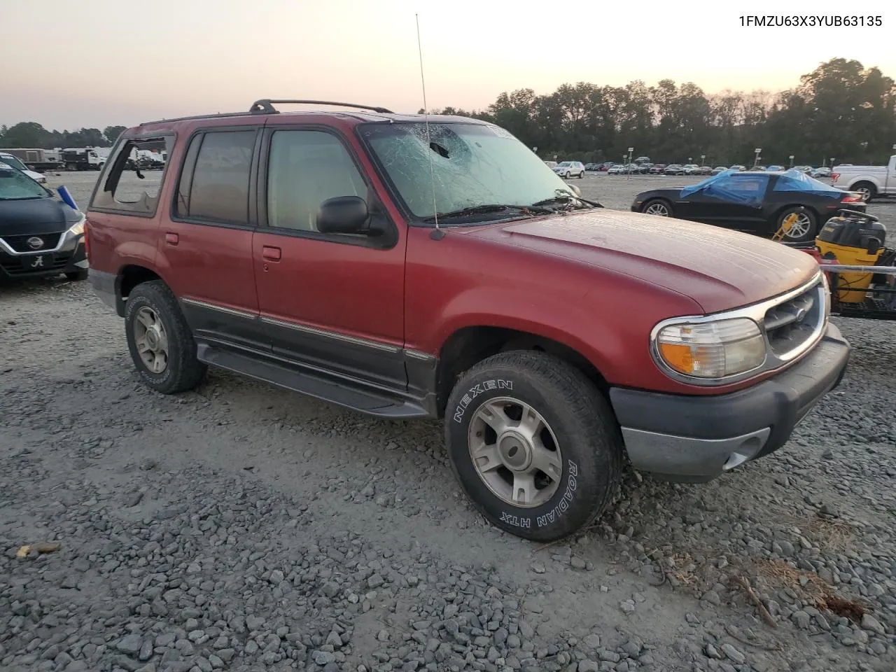 2000 Ford Explorer Xlt VIN: 1FMZU63X3YUB63135 Lot: 75742324