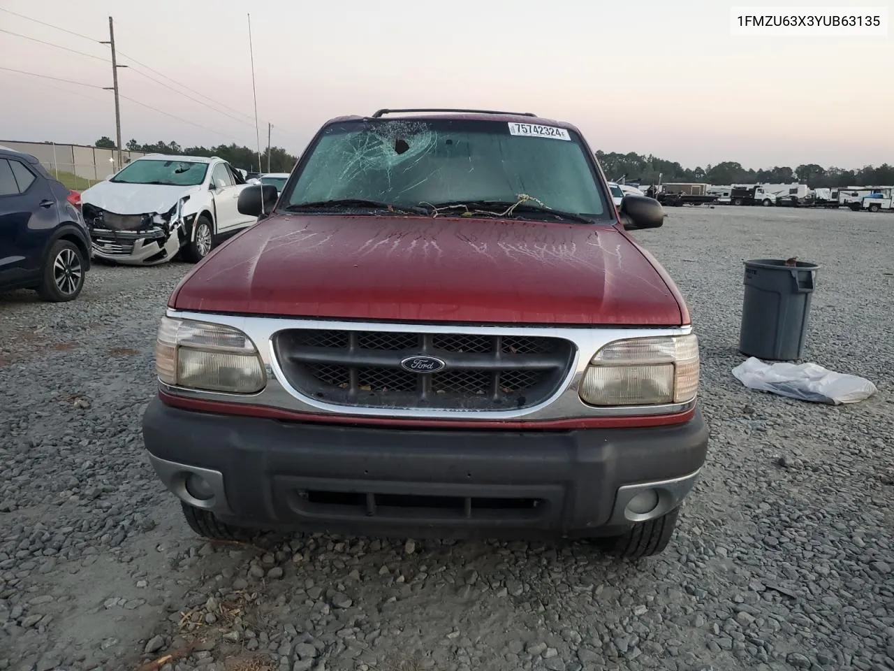 2000 Ford Explorer Xlt VIN: 1FMZU63X3YUB63135 Lot: 75742324