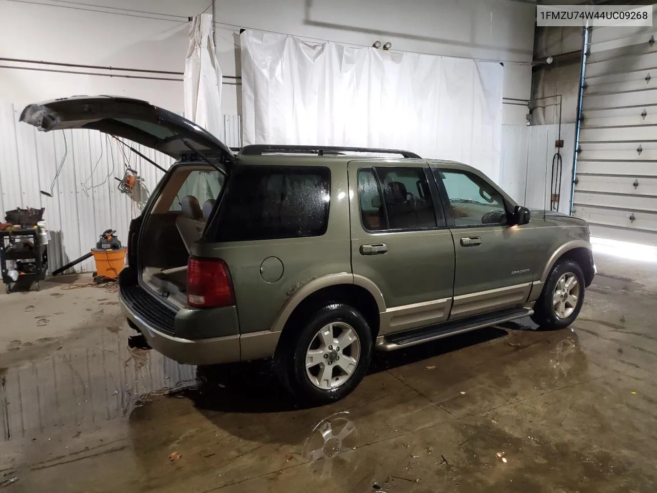 2004 Ford Explorer Eddie Bauer VIN: 1FMZU74W44UC09268 Lot: 79256904