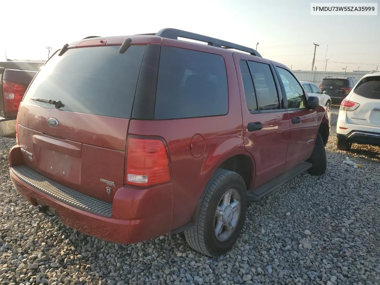 2005 Ford Explorer Xlt VIN: 1FMDU73W55ZA35999 Lot: 70329764