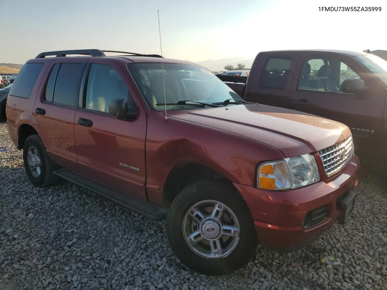 2005 Ford Explorer Xlt VIN: 1FMDU73W55ZA35999 Lot: 70329764