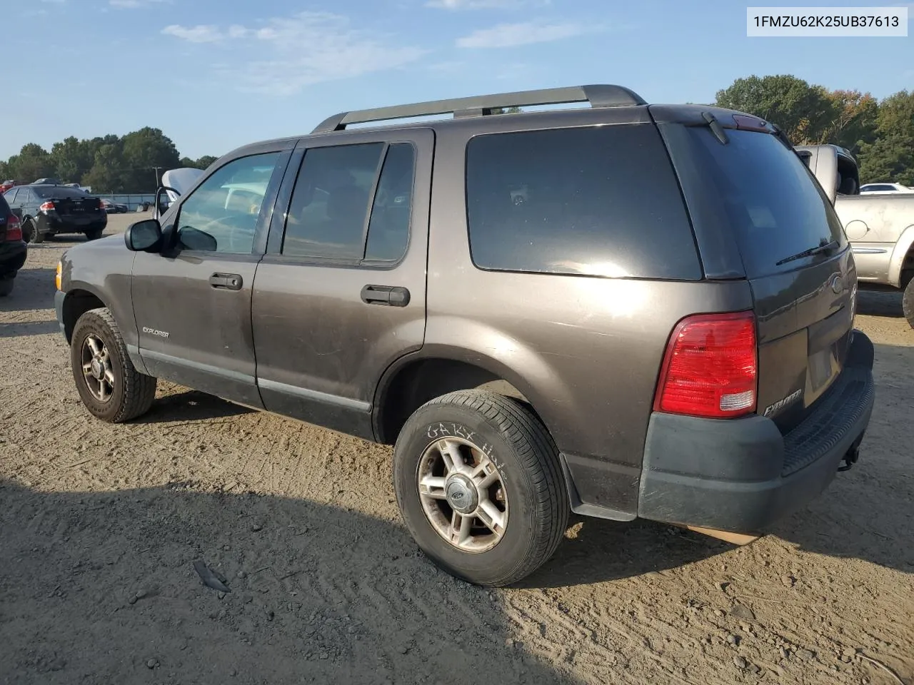 2005 Ford Explorer Xls VIN: 1FMZU62K25UB37613 Lot: 75659474