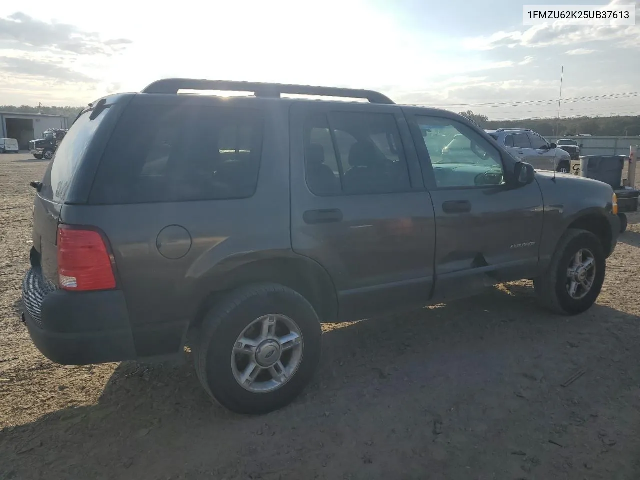 2005 Ford Explorer Xls VIN: 1FMZU62K25UB37613 Lot: 75659474