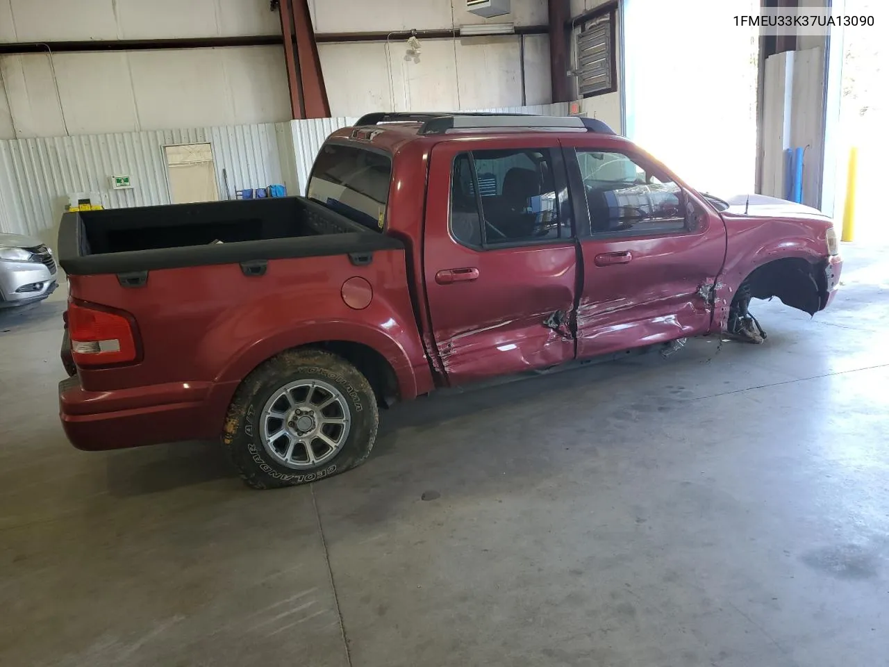 2007 Ford Explorer Sport Trac Limited VIN: 1FMEU33K37UA13090 Lot: 74089574